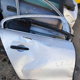 RENAULT FLUENCE ARKA SAĞ KAPI (GRİ RENK UFAK HASARLI)